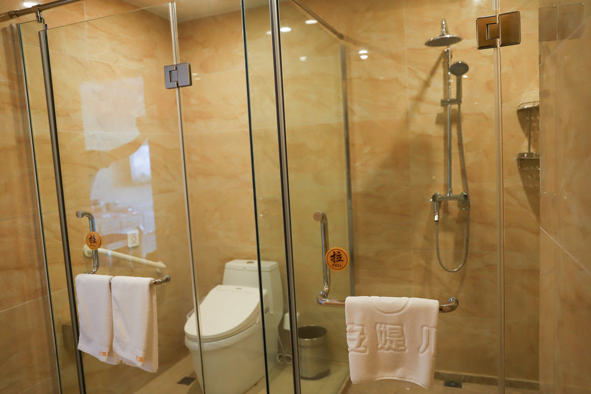 简欧阳光主题房卫生间