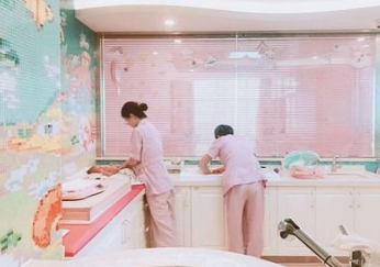 坐月子谁来照顾比较好？